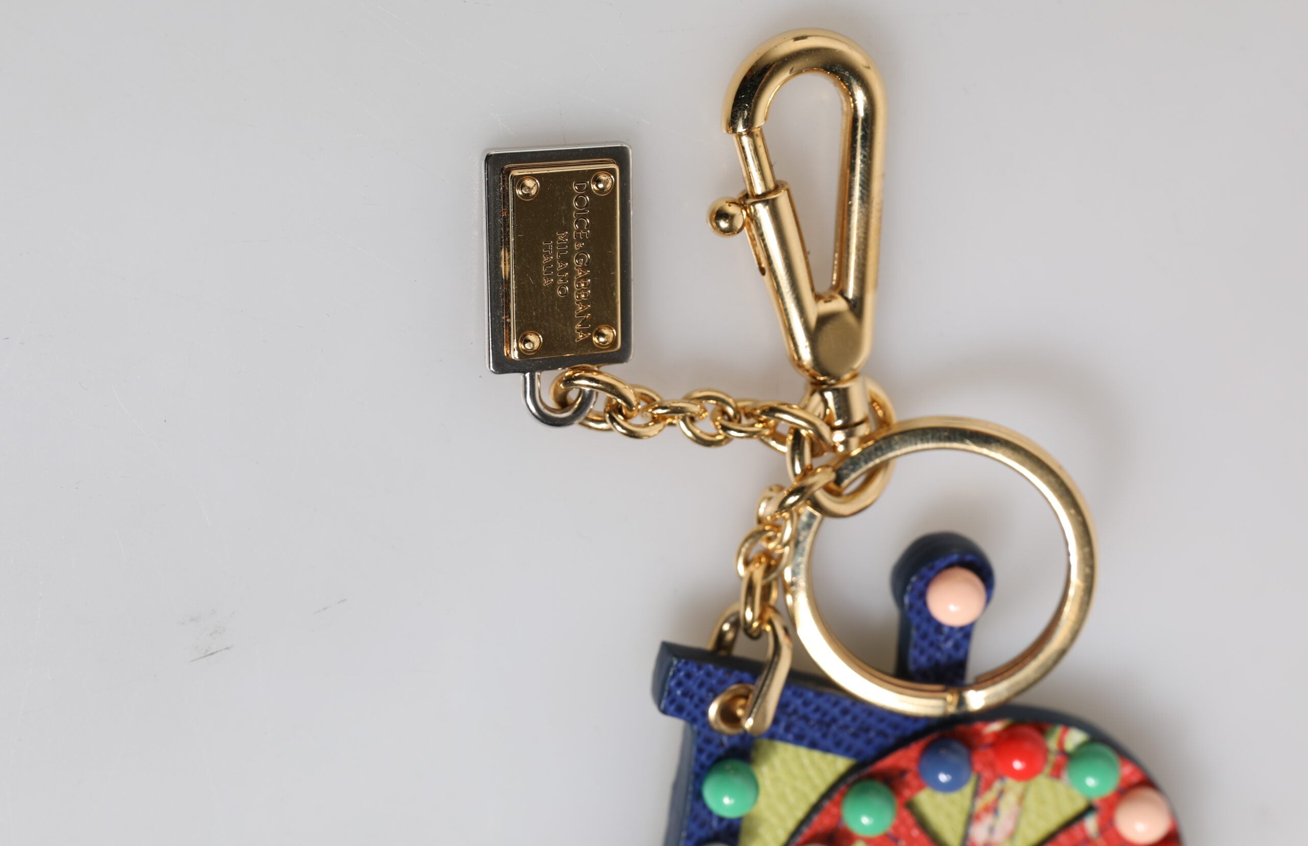 Dolce &amp; Gabbana Mehrfarbiger goldfarbener Carretto-Schlüsselanhänger