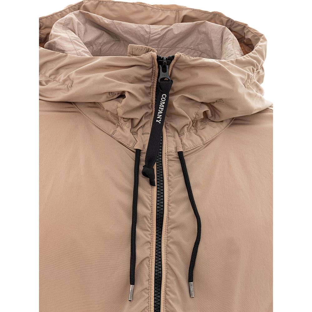 CP Company – Beige Polyamidjacke im gehobenen Urban-Stil