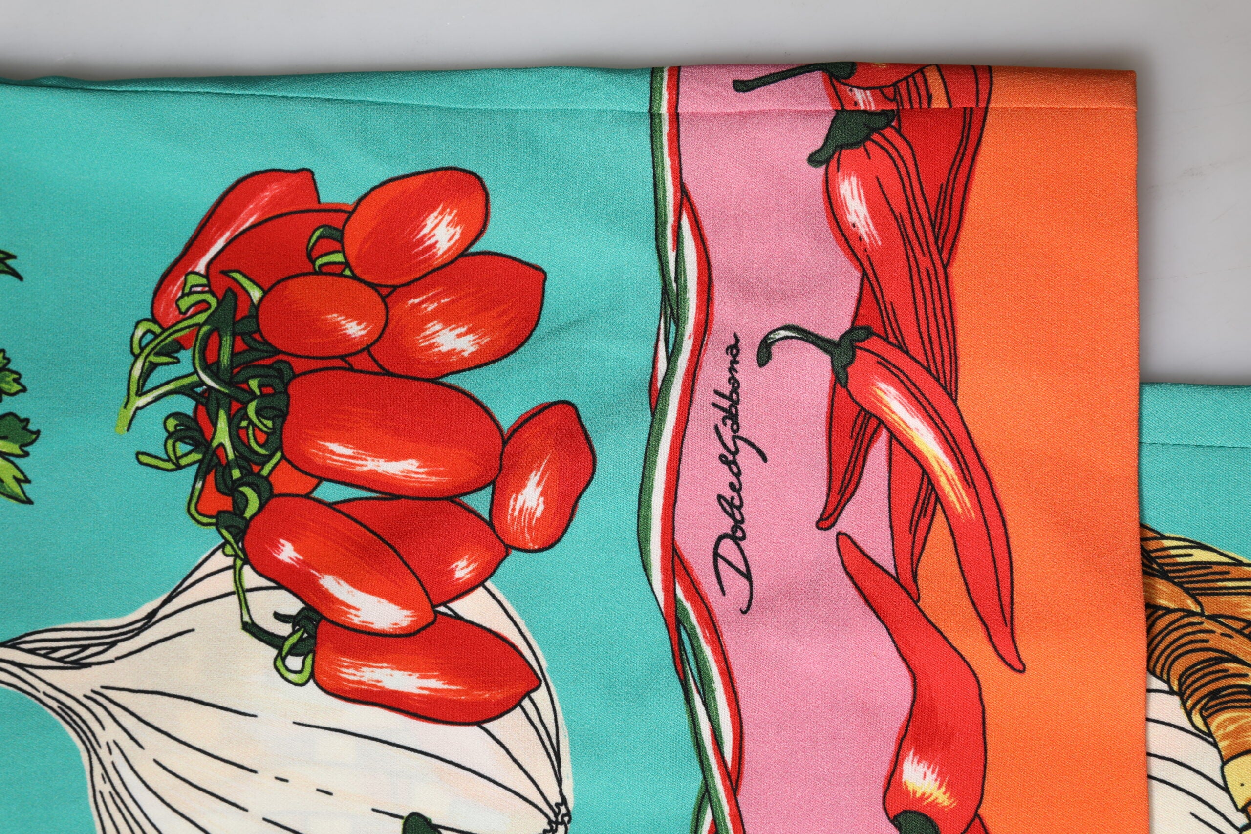 Dolce &amp; Gabbana Grüne, gerade Hose aus bedruckter Seide