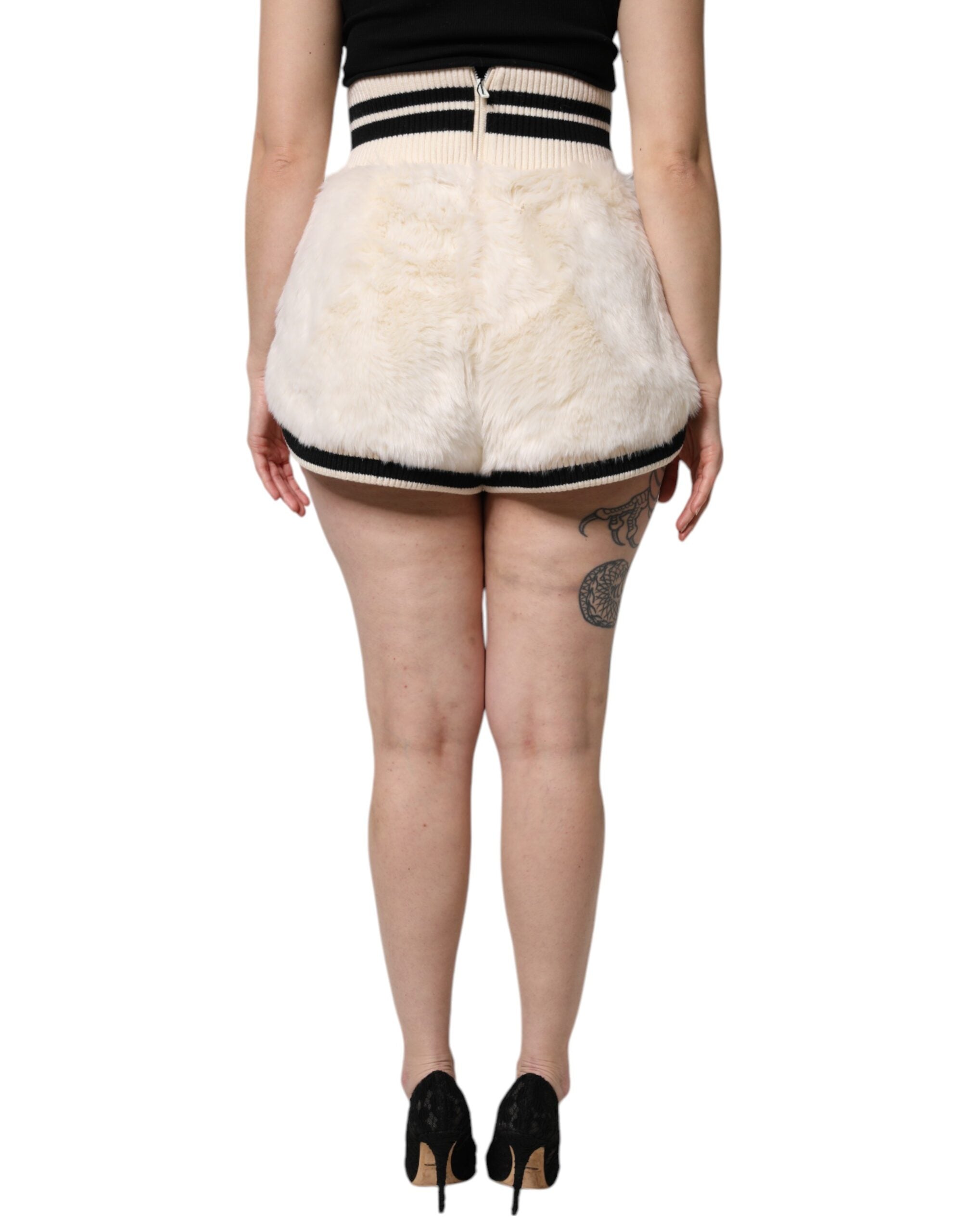 Dolce &amp; Gabbana – Weiße Hotpants mit hoher Taille und Kunstpelz