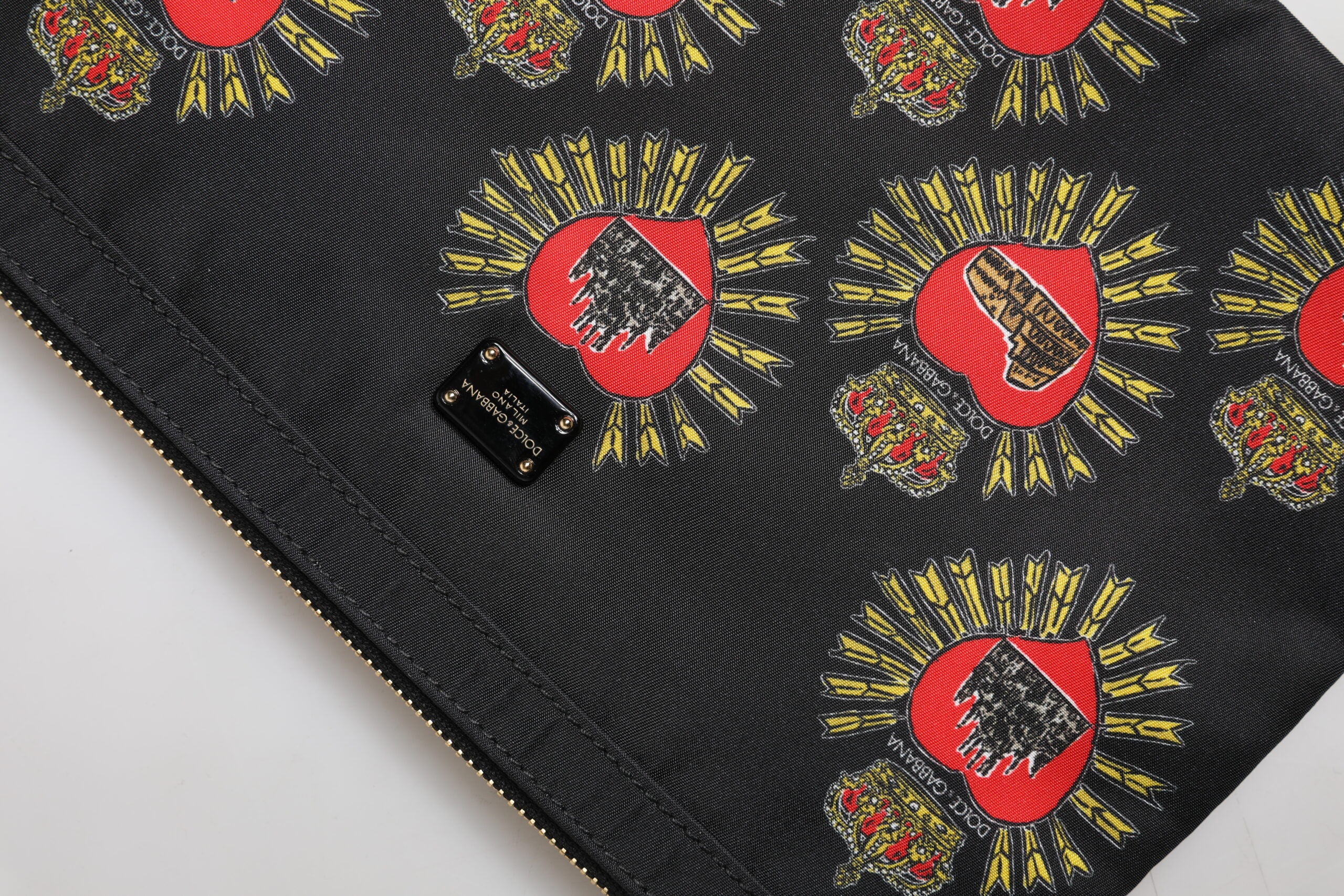 Dolce &amp; Gabbana – Clutch aus schwarzem und rotem Nylon mit Herzmotiv