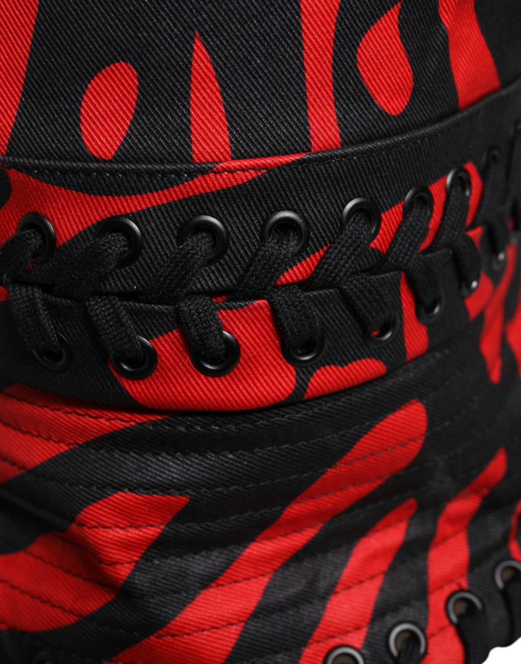 Dolce &amp; Gabbana – Fischerhut aus Polyester mit breiten Krempen und schwarzen und roten Streifen
