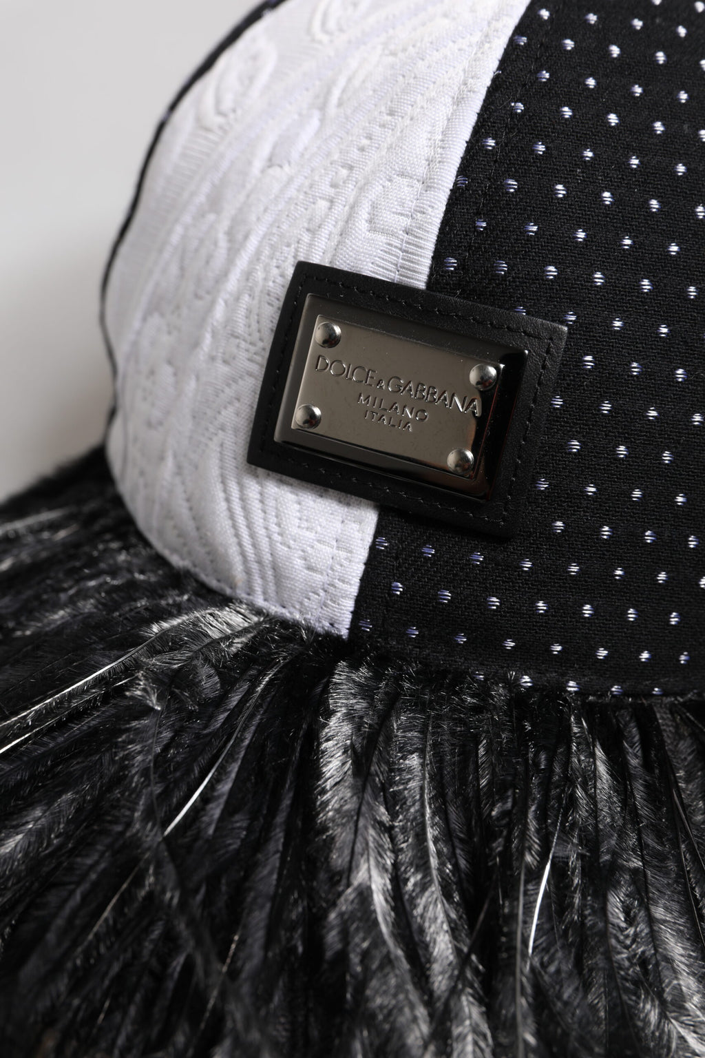 Dolce &amp; Gabbana – Baseballkappe mit Federn und weißen und schwarzen Punkten