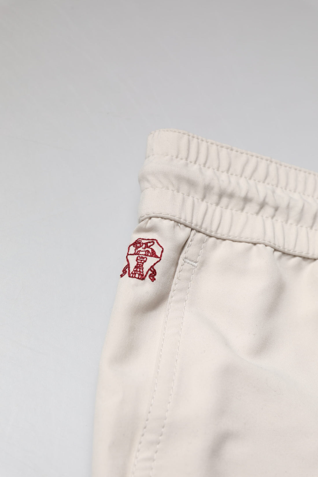 Brunello Cucinelli Herren Bermuda Sweatshorts Shorts Off White Logo