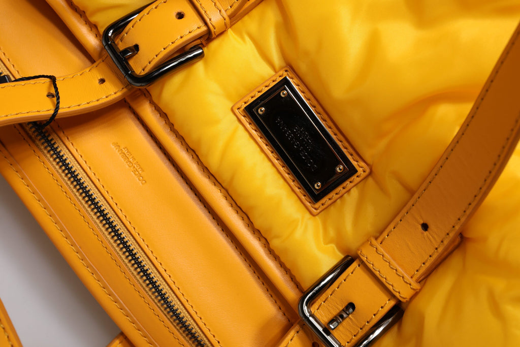 Dolce &amp; Gabbana – Gelb-orangefarbene Tragetasche aus Nylon mit Logo-Plakette