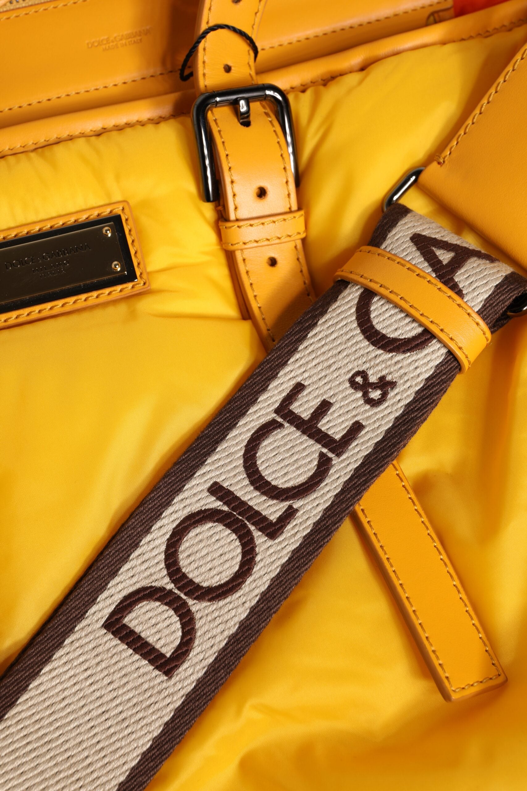 Dolce &amp; Gabbana – Gelb-orangefarbene Tragetasche aus Nylon mit Logo-Plakette