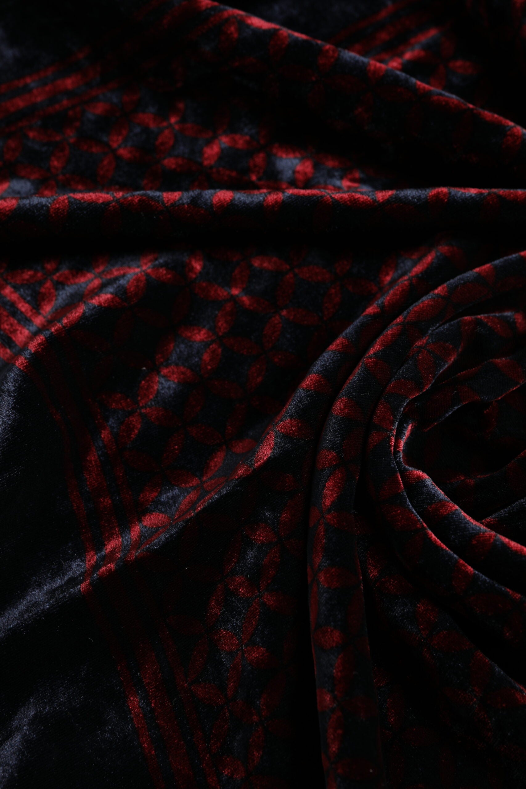Dolce &amp; Gabbana Schwarz-Roter Viskose-Foulardschal für Herren