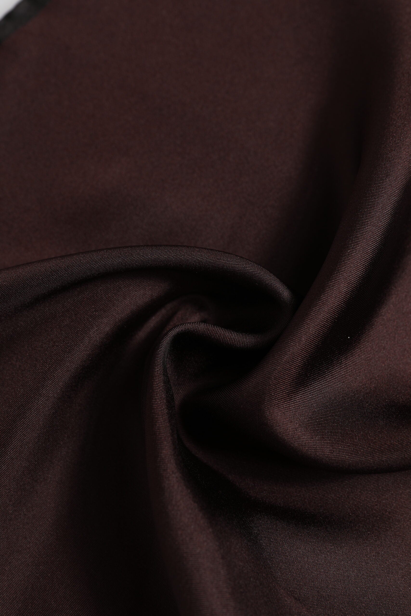 Dolce &amp; Gabbana Brauner quadratischer Foulard aus Seide mit DG Crown-Motiv für Herren