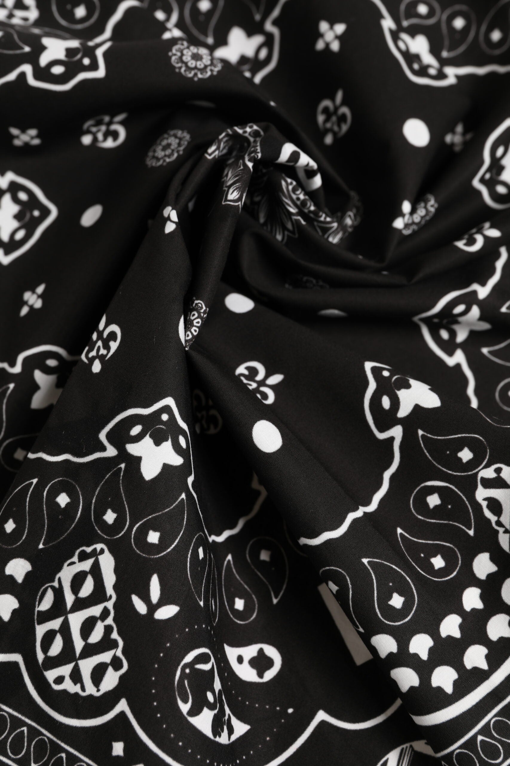 Dolce &amp; Gabbana Schwarz Weiß Bandana Square Herren Foulard Schal