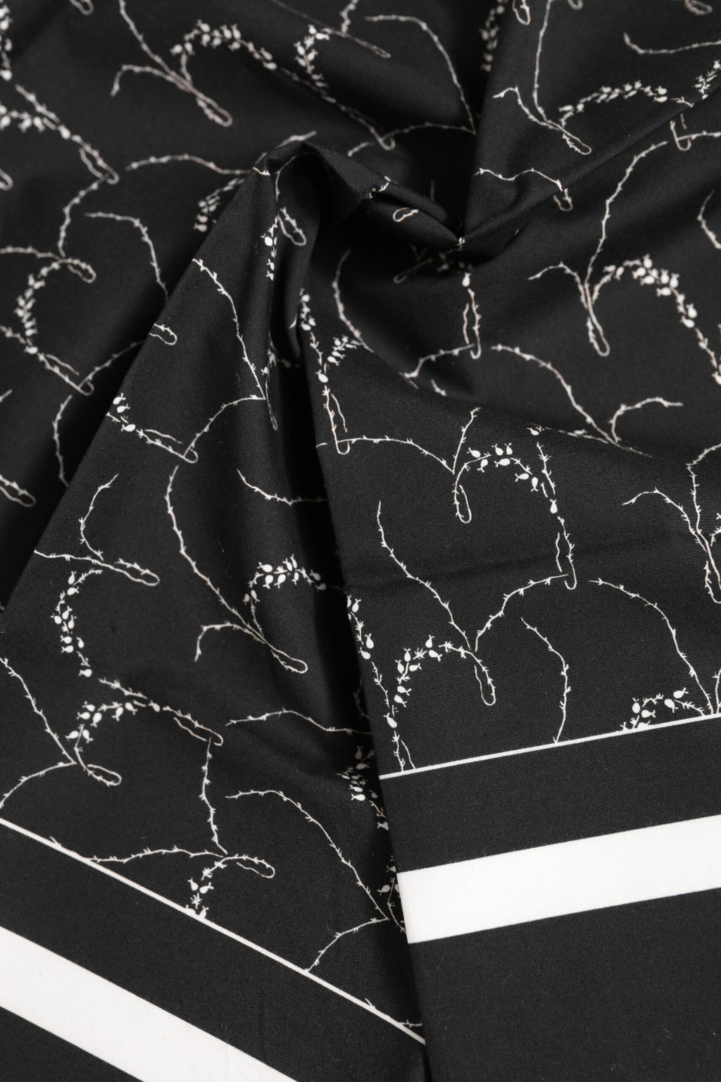 Dolce &amp; Gabbana Schwarz-Weiß bedruckter quadratischer Foulard-Schal für Herren