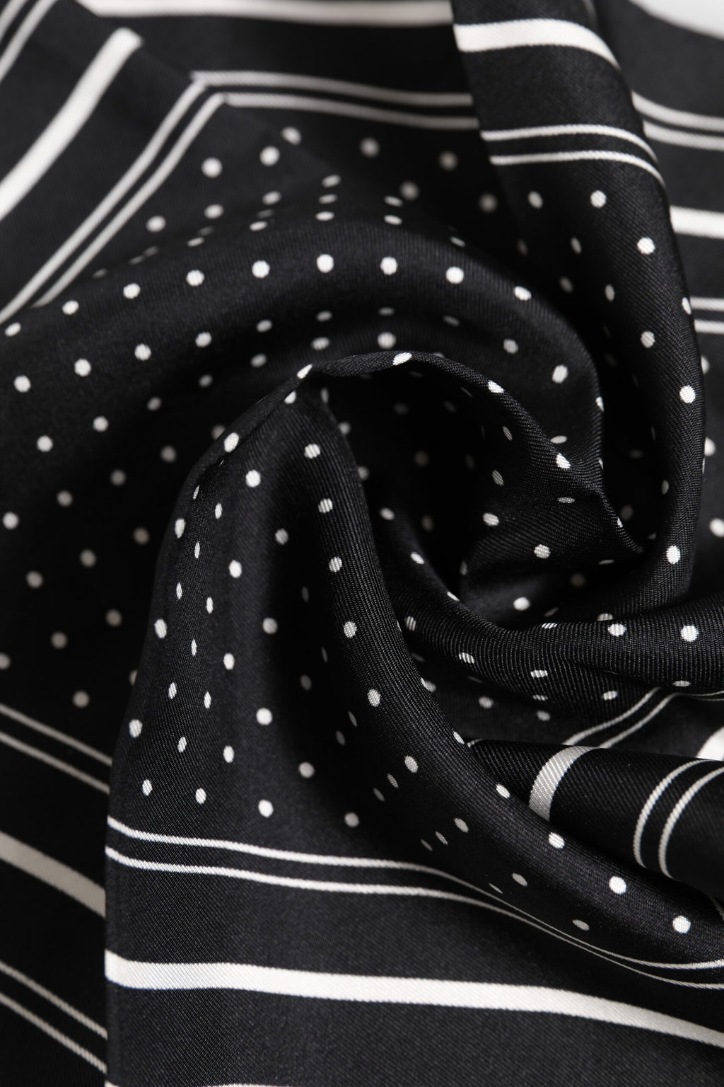 Dolce &amp; Gabbana Schwarz-Weiß-Polka Dot Herren Foulard-Schal