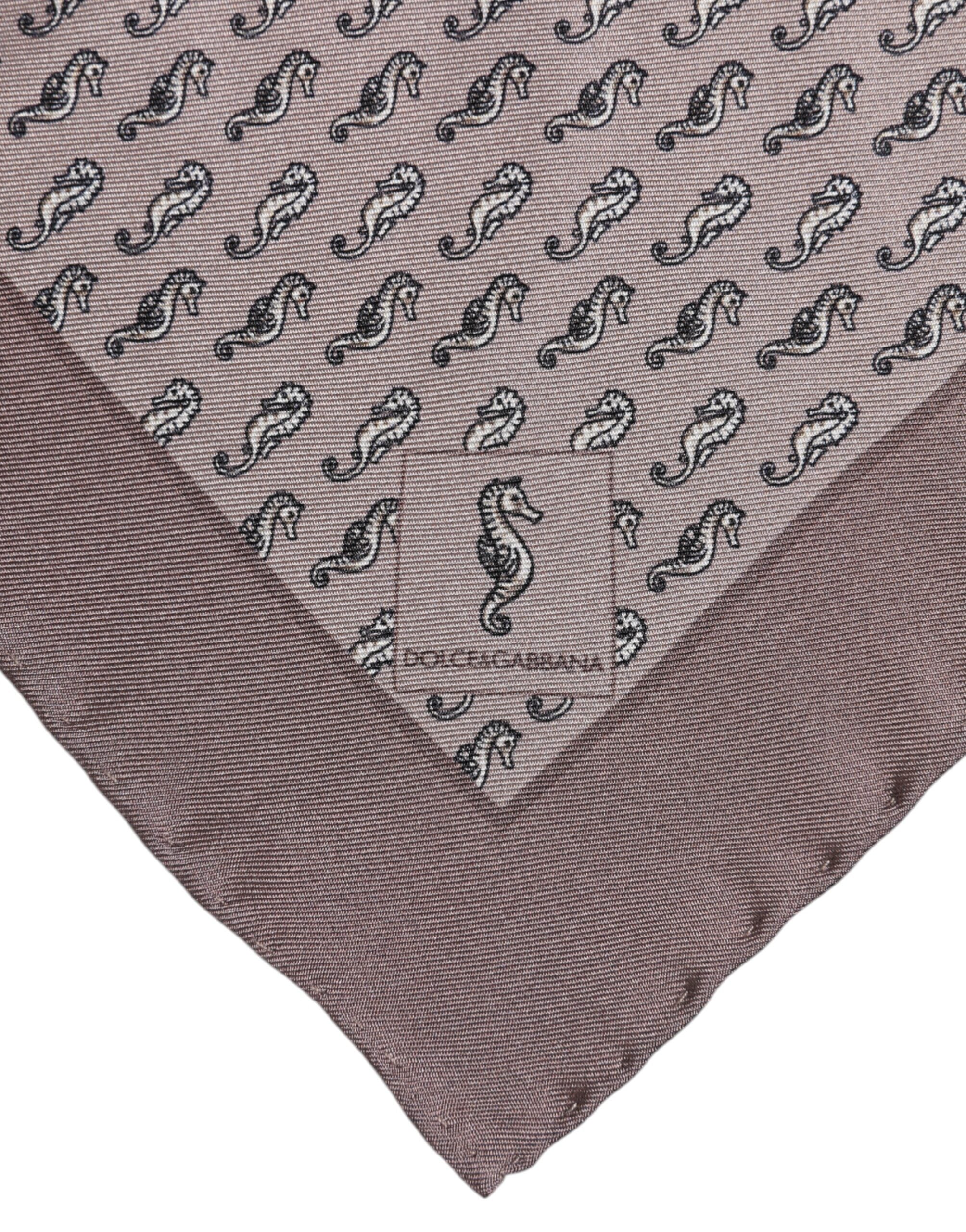 Dolce &amp; Gabbana Brauner quadratischer Foulard aus Seide mit Seepferdchenmuster