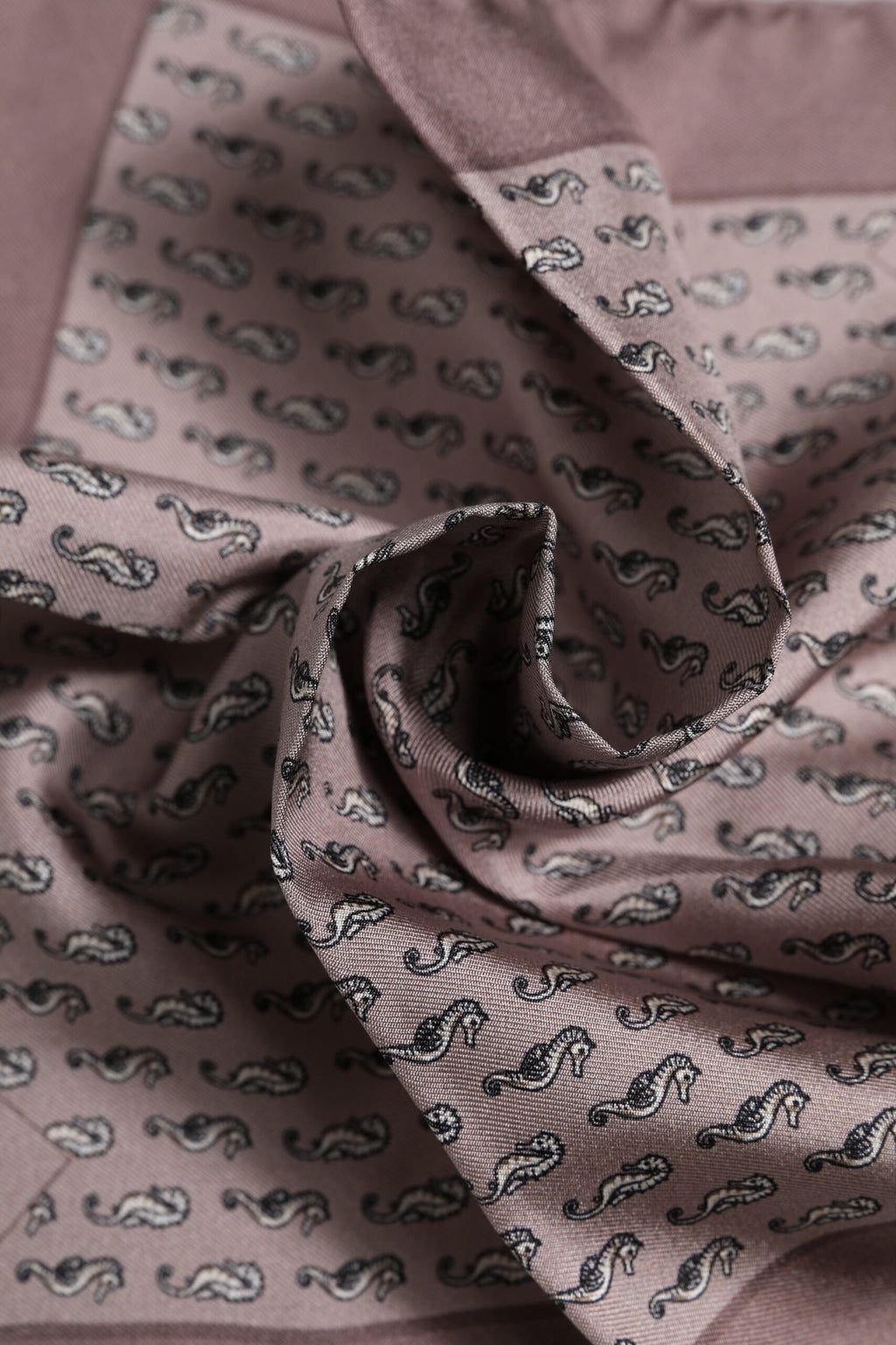 Dolce &amp; Gabbana Brauner quadratischer Foulard aus Seide mit Seepferdchenmuster