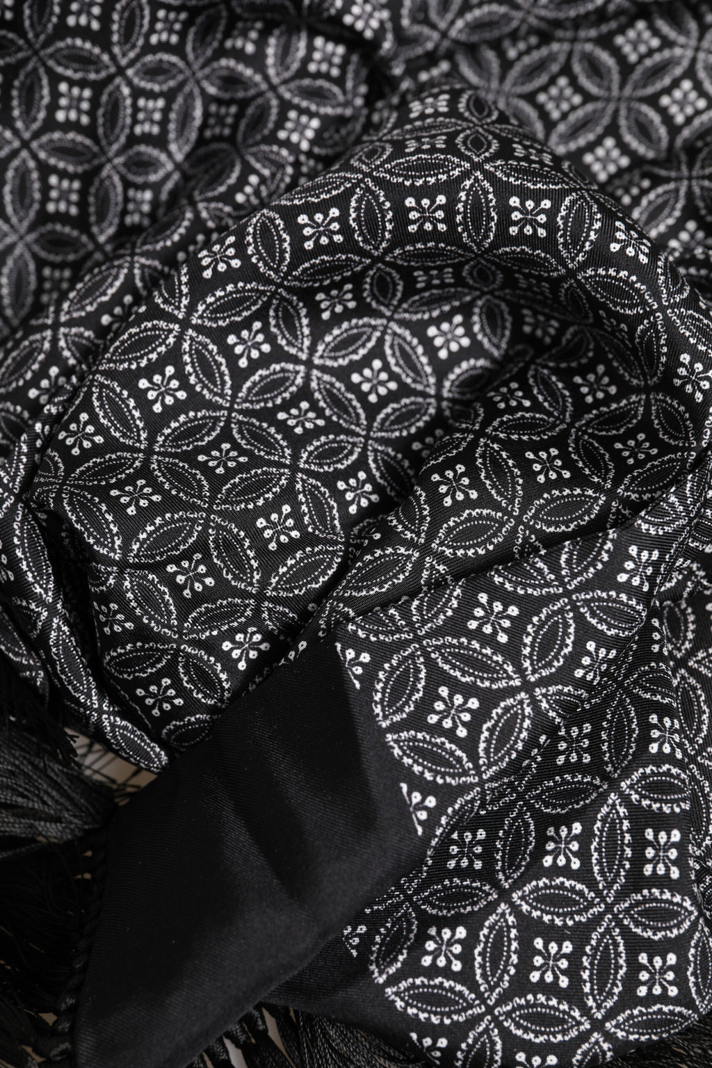 Dolce &amp; Gabbana Schwarz gemusterter Herren-Foulardschal mit Fransen