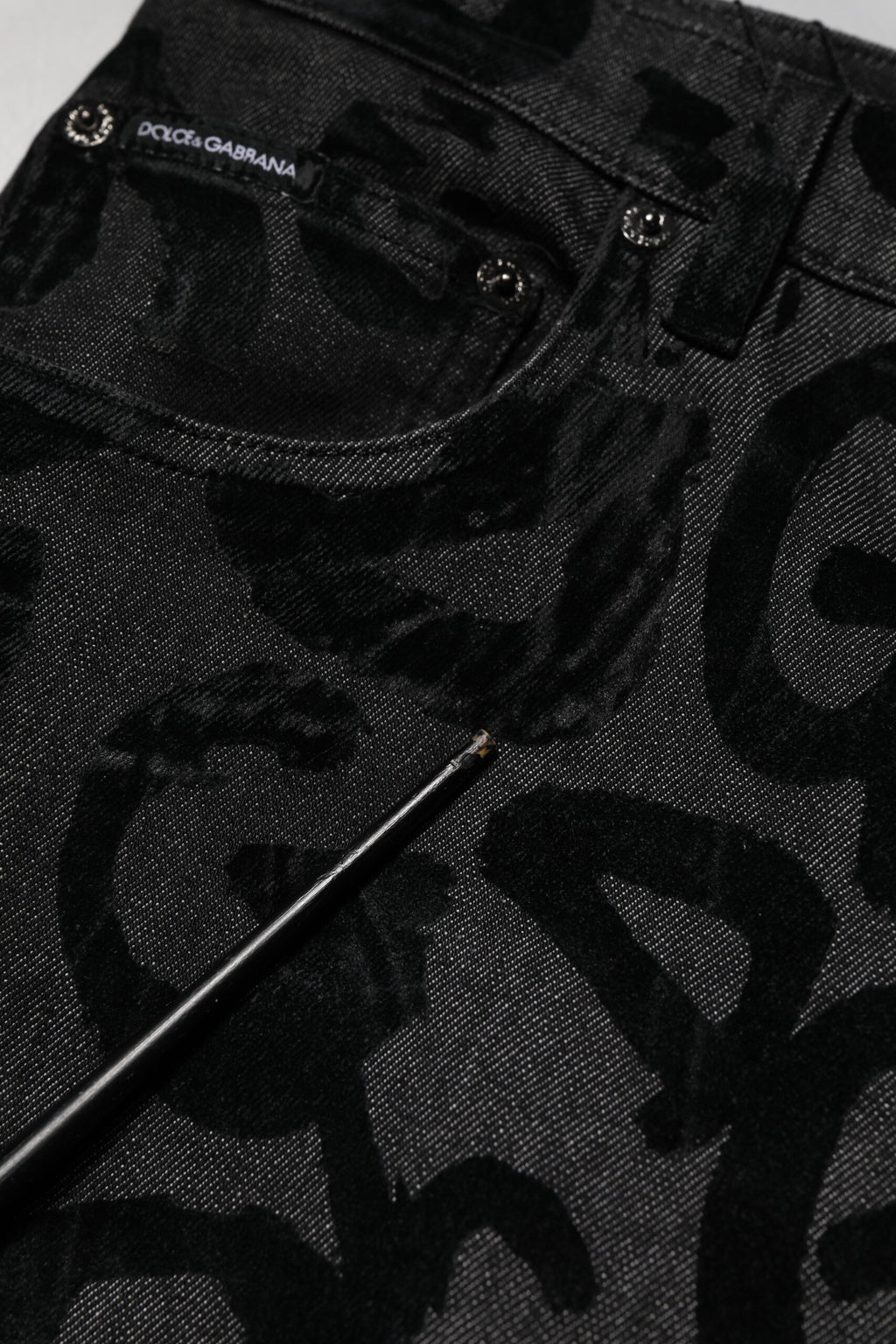Dolce &amp; Gabbana Graue, gerade geschnittene Jeans mit DG-Logo aus Baumwolle für Herren