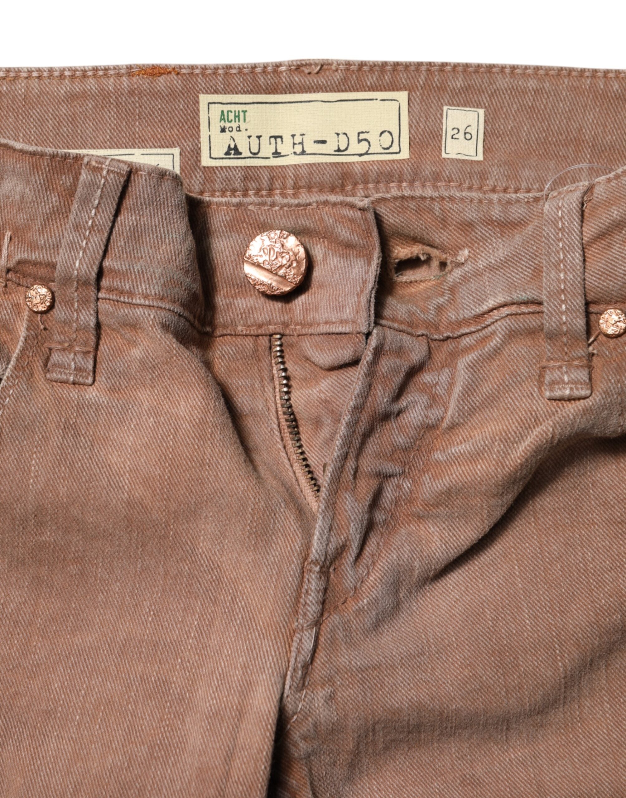 Acht Slim Fit Jeans aus Baumwolle in Braun mit niedriger Taille