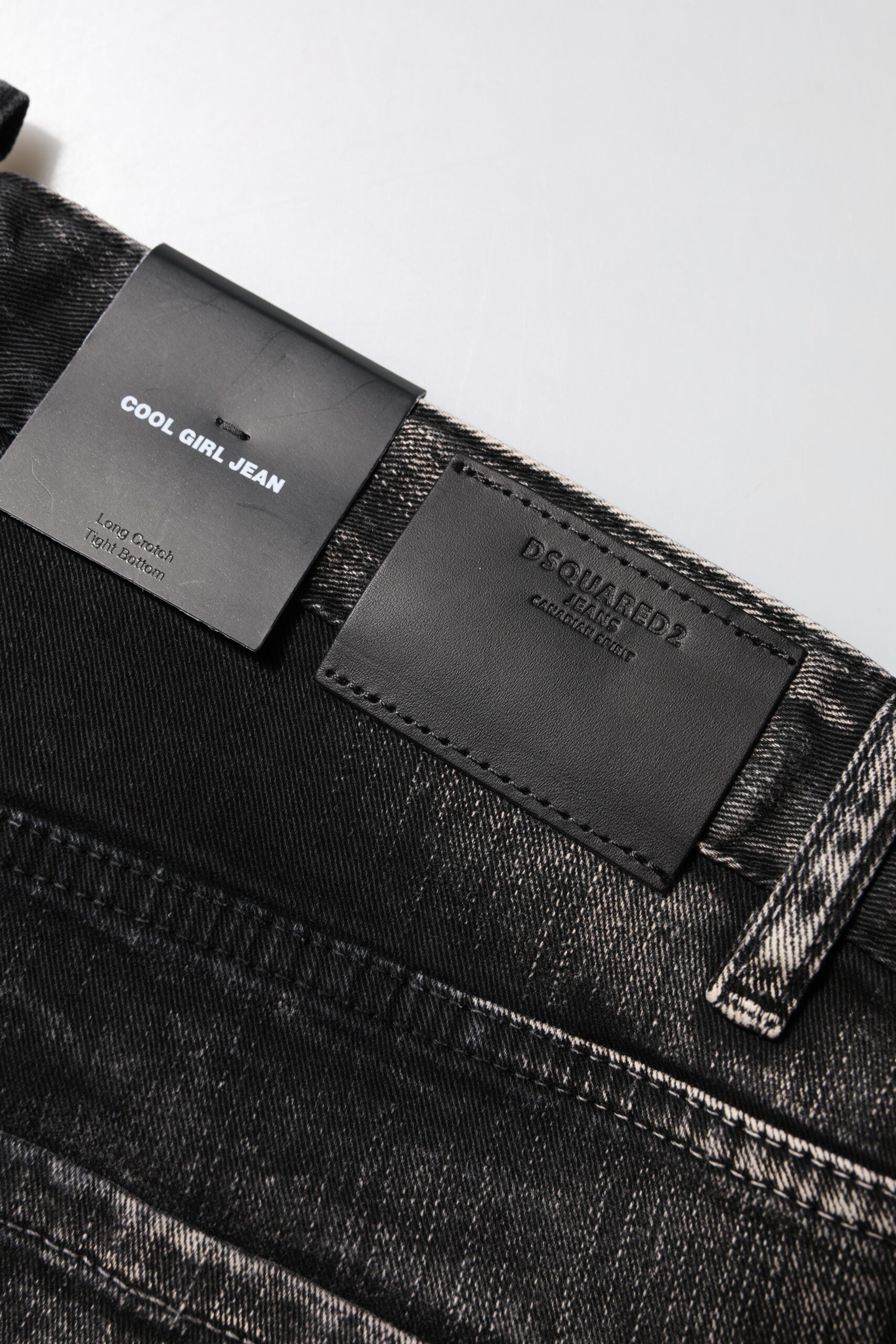 Dsquared² – Schwarze, verwaschene Tapered-Jeans aus Denim mit mittlerer Taille