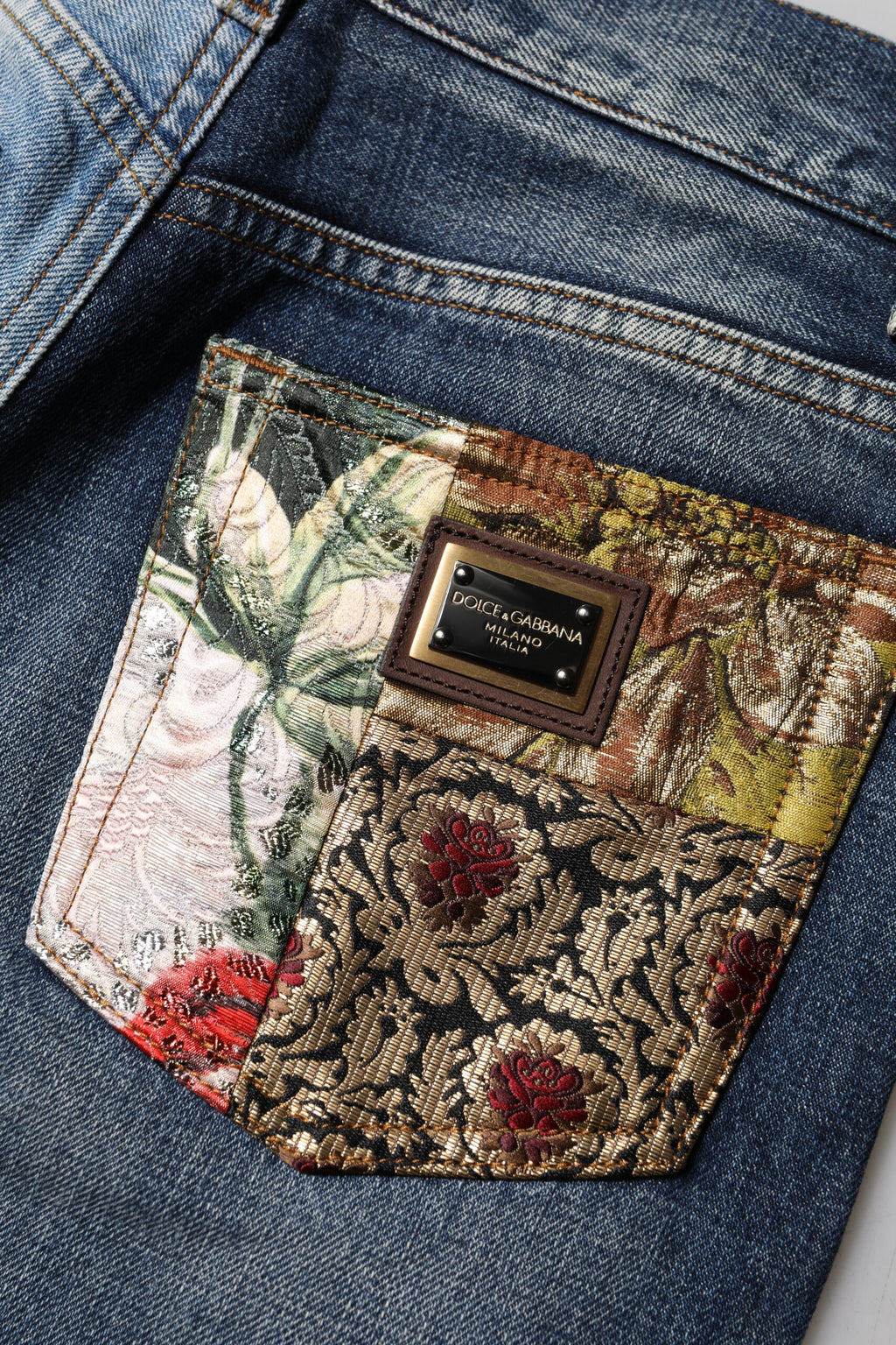 Dolce &amp; Gabbana – Mehrfarbige, konisch zulaufende Patchwork-Jeans aus Denim 
