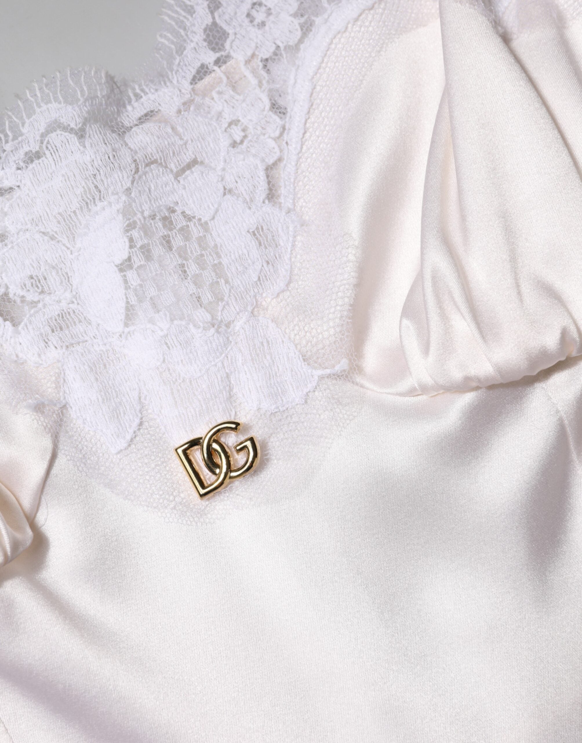 Dolce &amp; Gabbana – Nachtwäsche aus weißer Spitze und goldenem DG-Logo