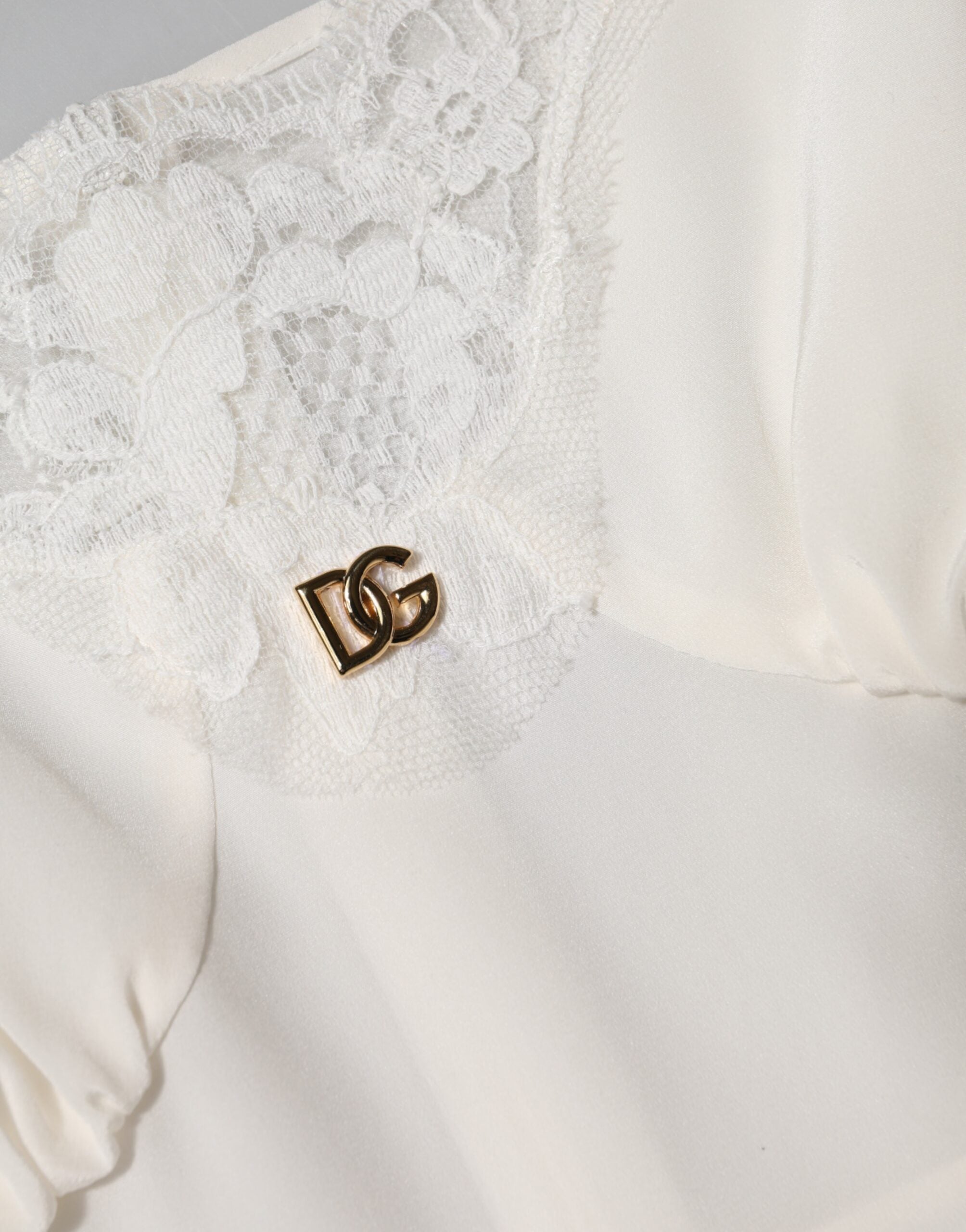Dolce &amp; Gabbana – Nachtwäsche aus weißer Spitze und goldenem DG-Logo