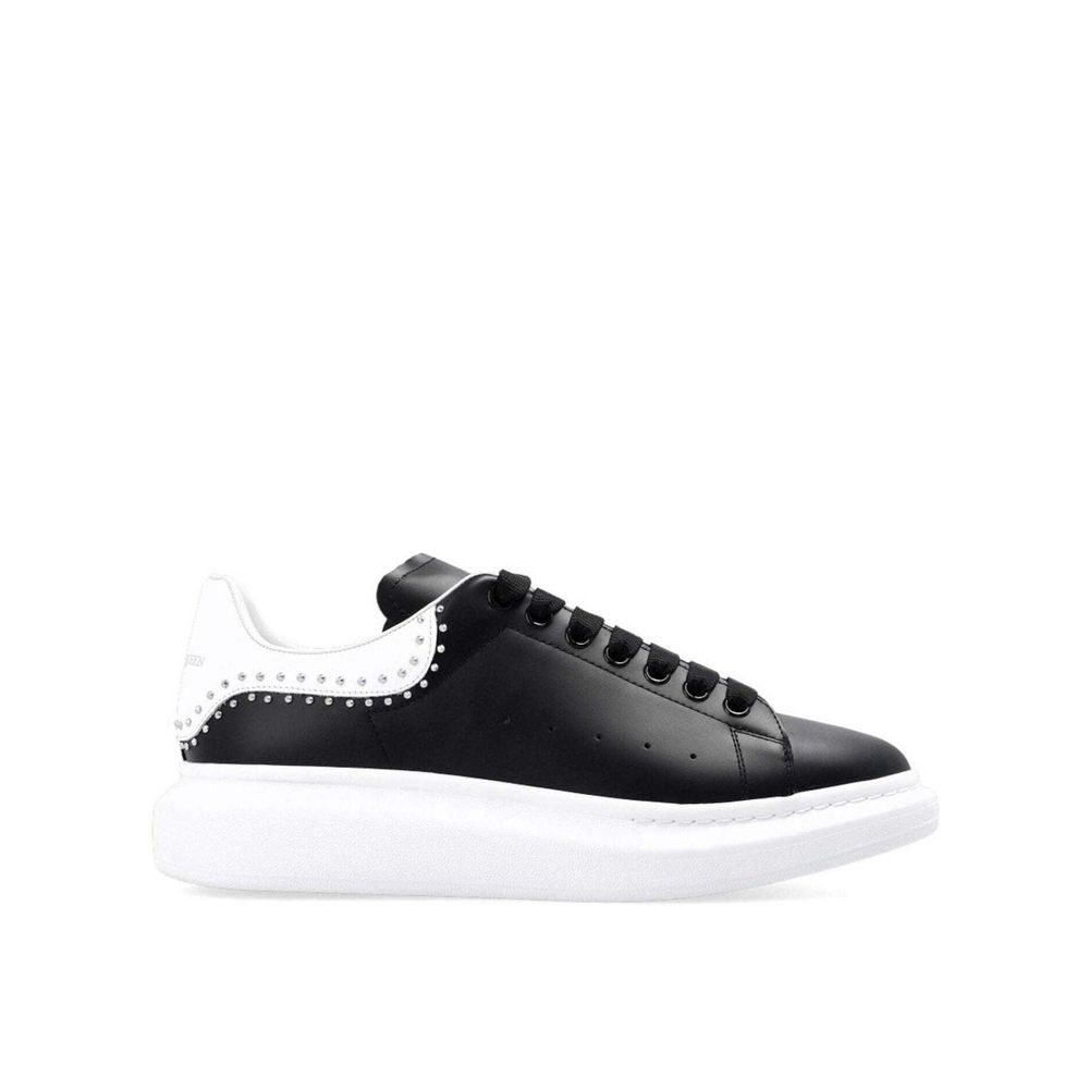 Übergroße Sneakers mit Nieten von Alexander McQueen