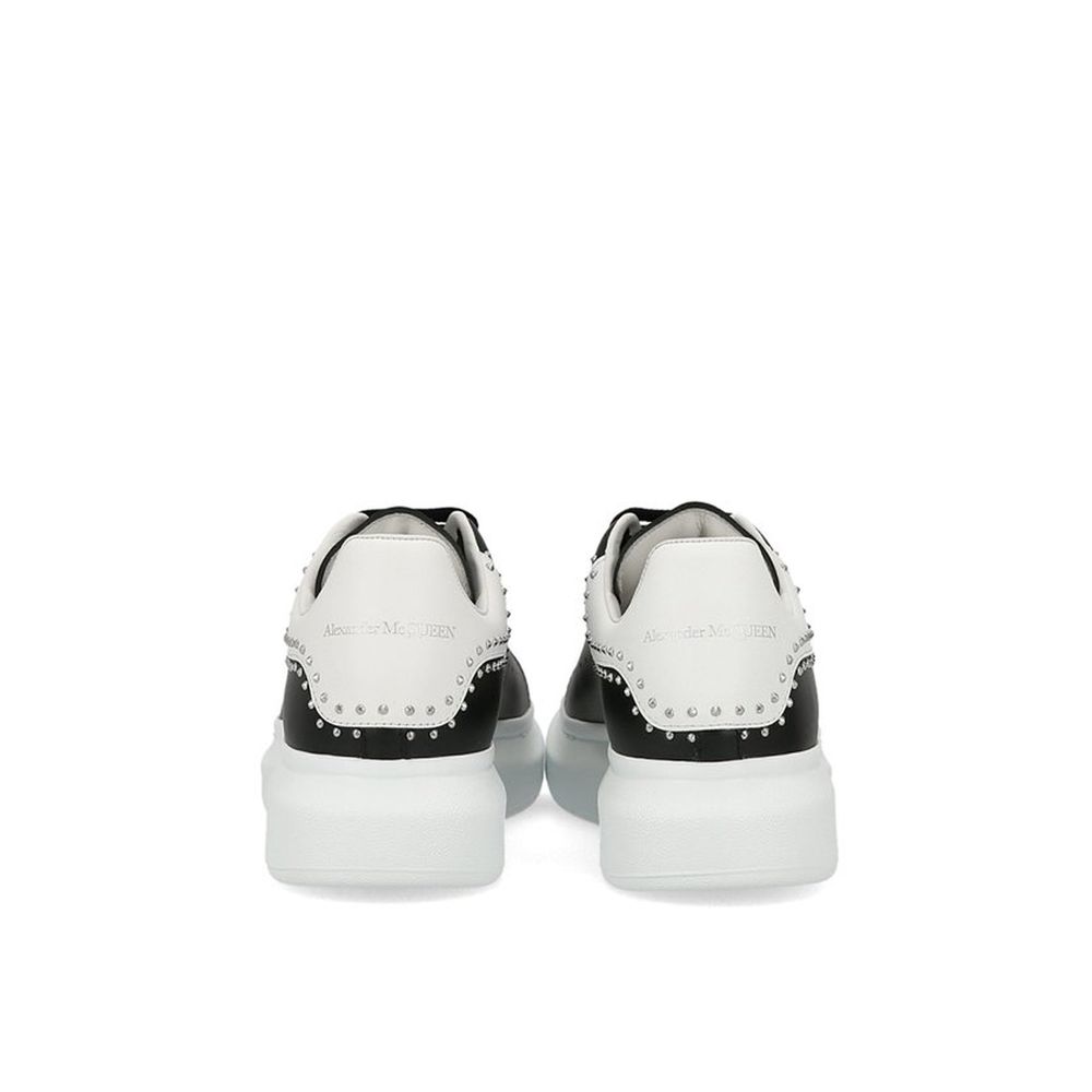 Übergroße Sneakers mit Nieten von Alexander McQueen