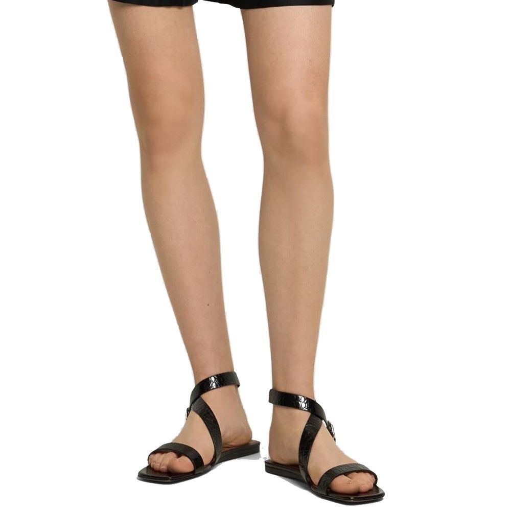 Paris Texas Lauren Flache Sandalen in Kroko-Optik