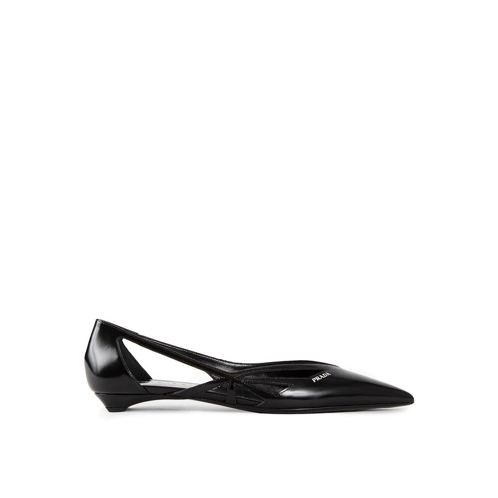 Prada – Ballerinas aus gebürstetem Leder mit Cut-Outs