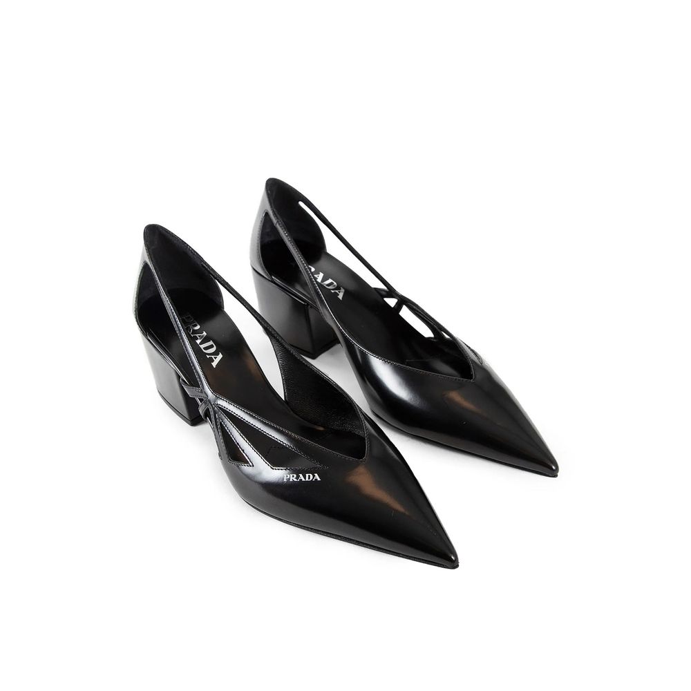 Prada Pumps aus gebürstetem Leder mit Cut-Outs