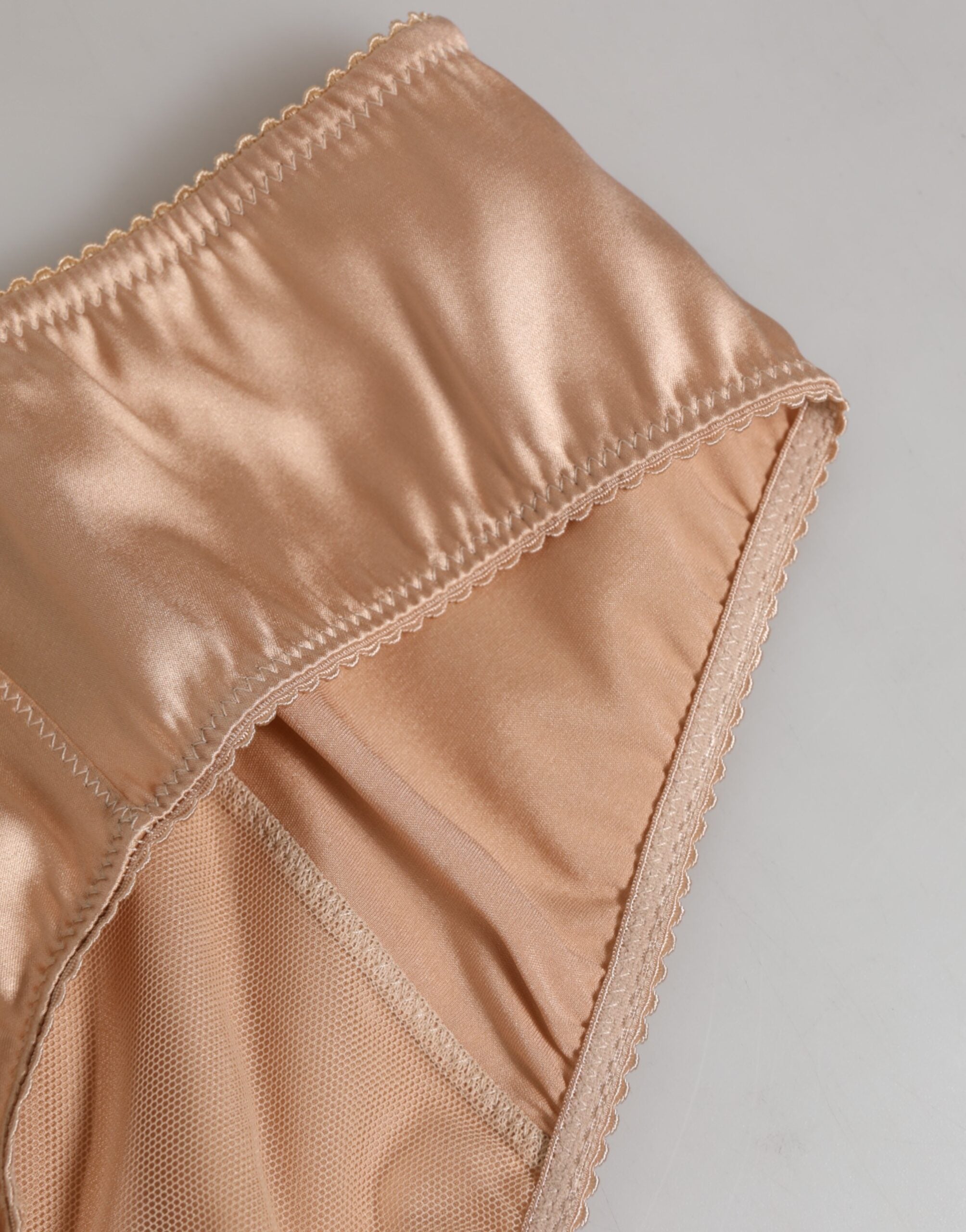 Dolce &amp; Gabbana – Slip aus Seidensatin mit Stretch und Schleife in Nude-Beige