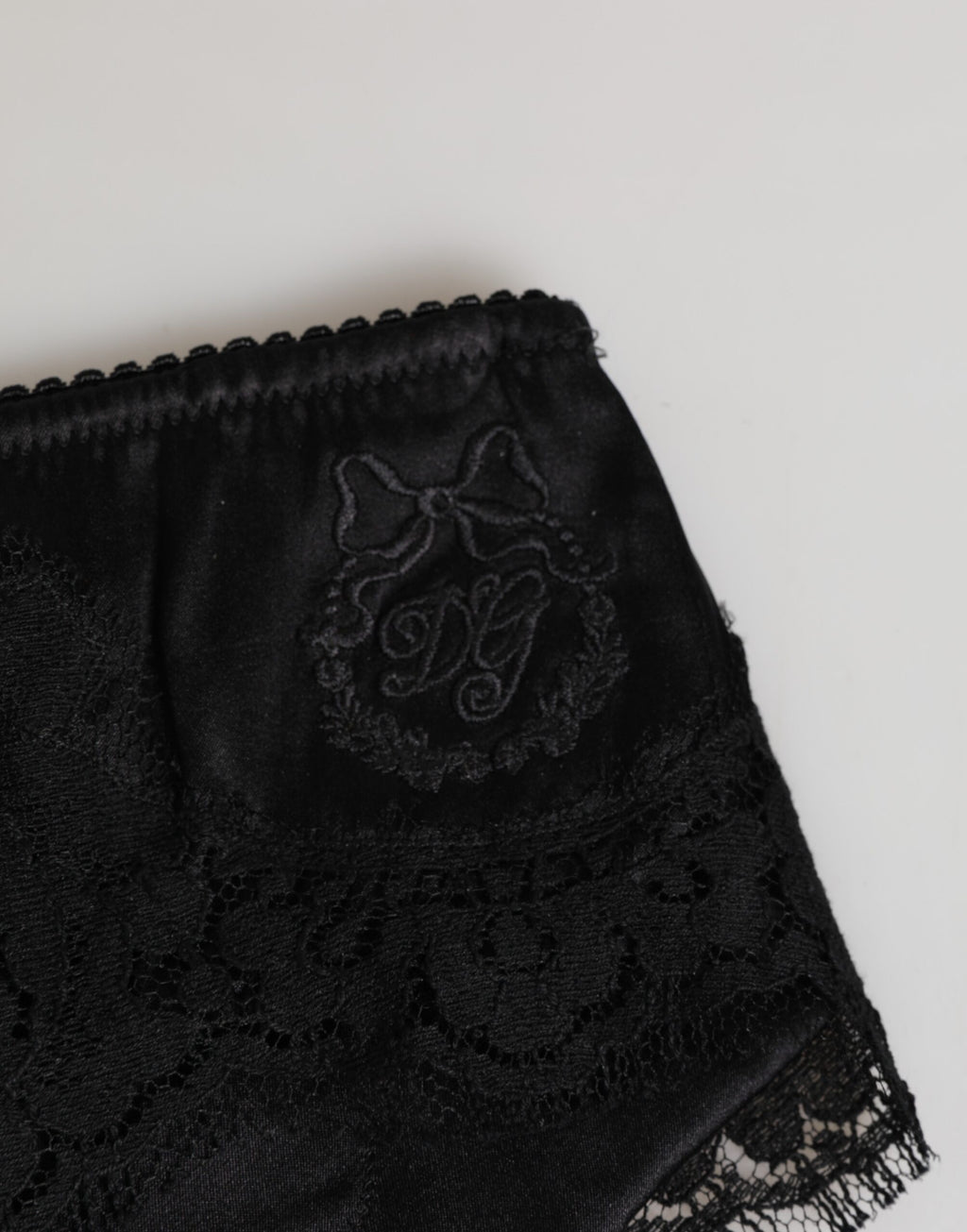 Dolce &amp; Gabbana – Slip aus schwarzer Seidensatin mit floraler Spitze