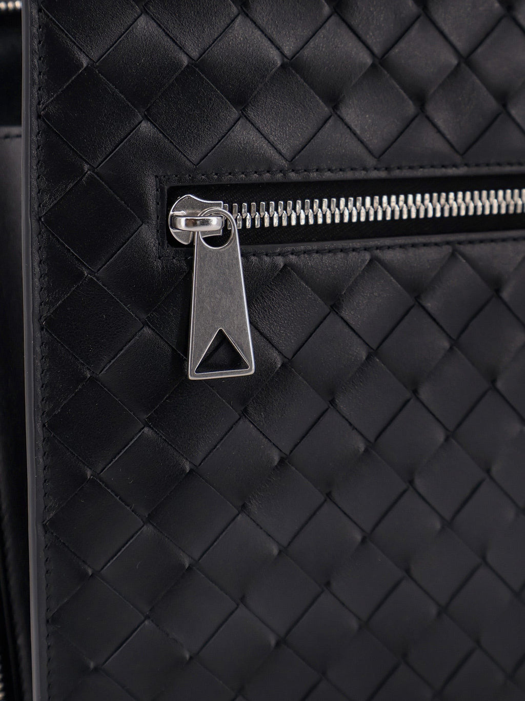 Bottega Veneta Avenue leather document case with Intrecciato motif