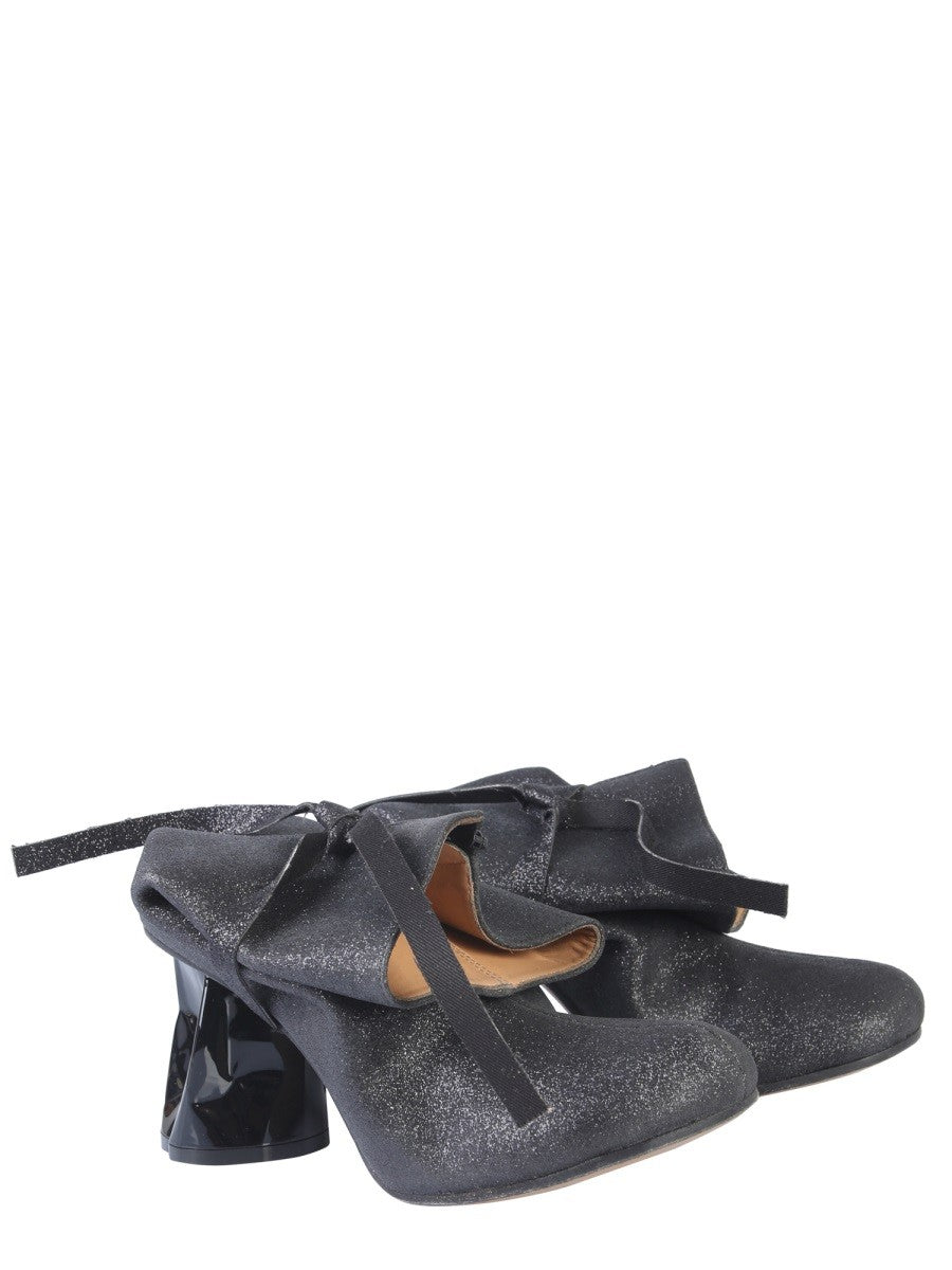 boot-with-crushed-heel