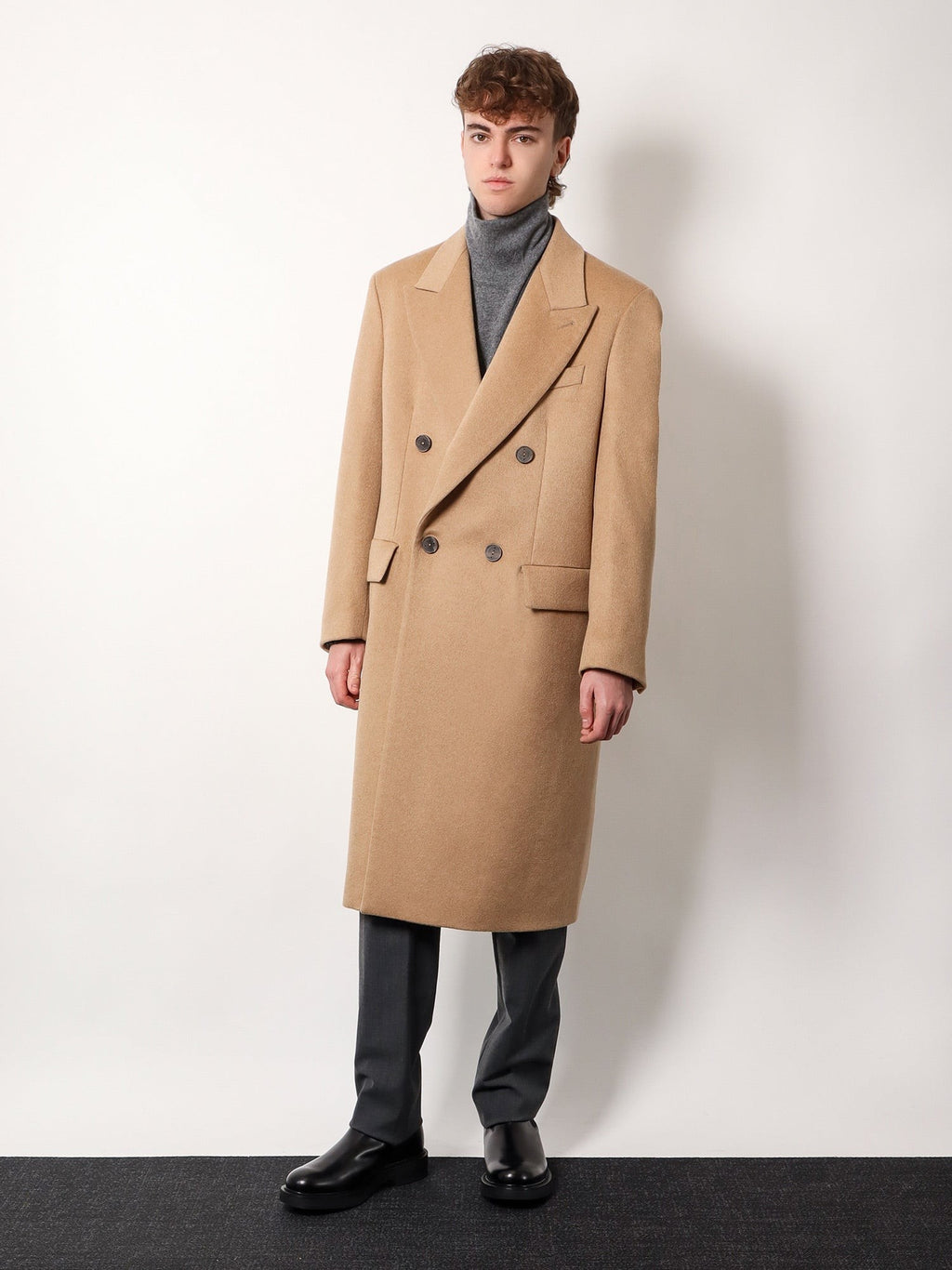 Hevo Cashmere coat with satin lining