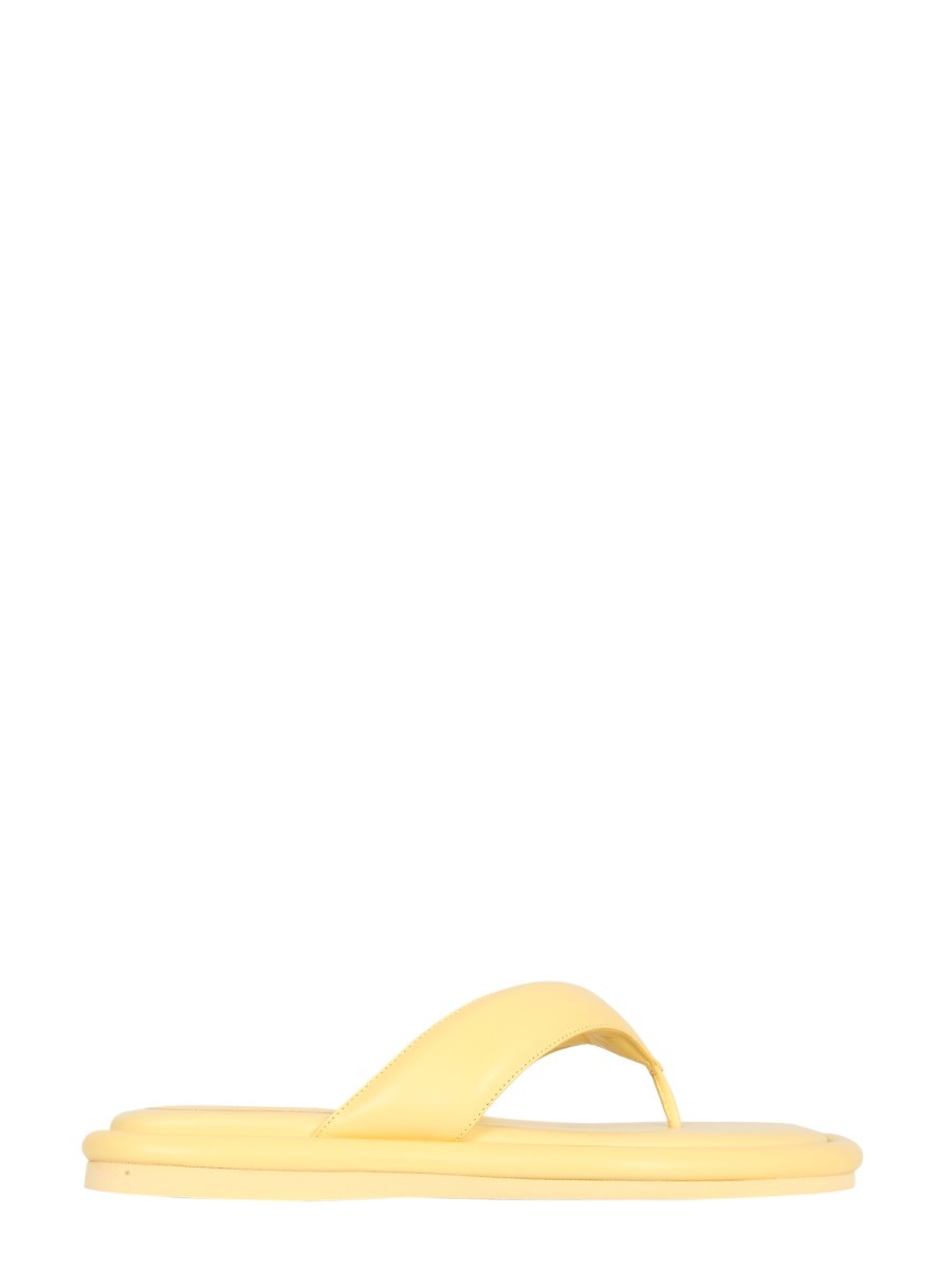 gia-5-puffy-flat-sandals