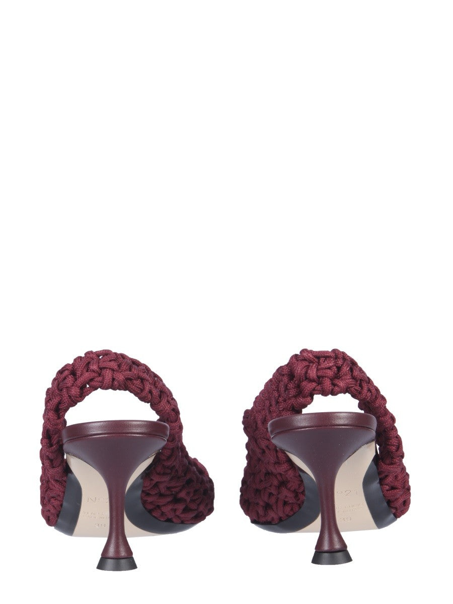 pump-slingback
