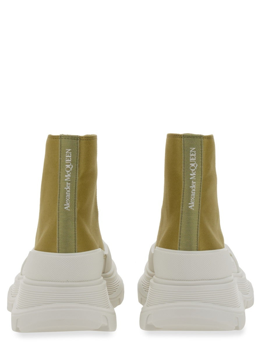 sneaker-tread-slick